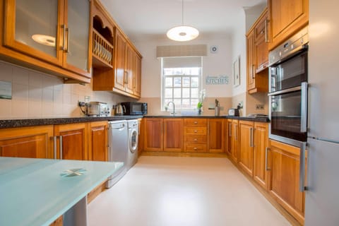 4 Bedroom Holiday Home | Private kitchen