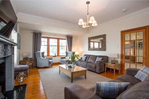 4 Bedroom Holiday Home | Living area | TV