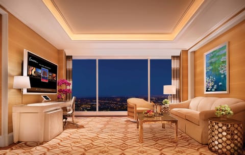 Signature Suite | Living area | Flat-screen TV, iPad, Netflix