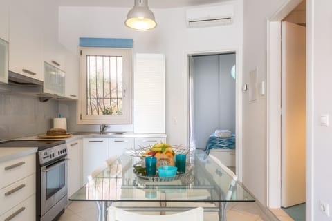 City Apartment, 1 Bedroom, Ground Floor | Private kitchen | Freezer