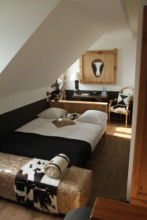 Superior Single Room | Premium bedding, desk, blackout drapes, free WiFi