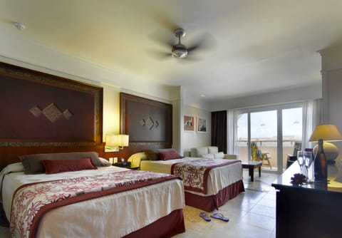 Junior Suite, Garden View | Premium bedding, free minibar, in-room safe, desk