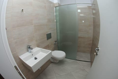 Double Room, Balcony | Bathroom | Shower, free toiletries, bidet, towels