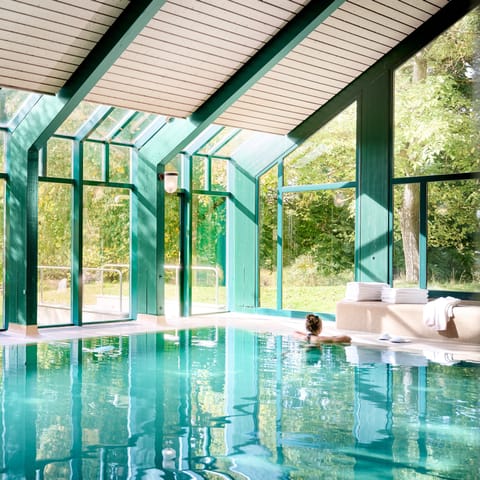 Indoor pool, sun loungers