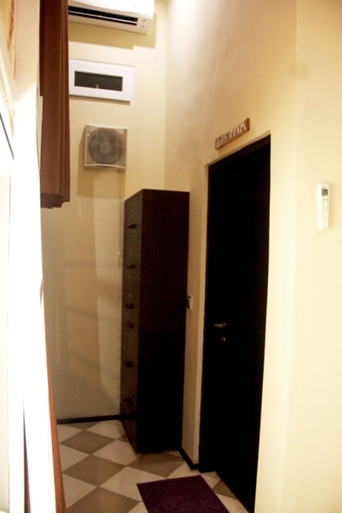 12-Bed Mixed Dormitory | Free WiFi, bed sheets