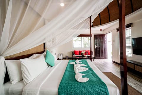 Dome Villa | In-room safe, bed sheets