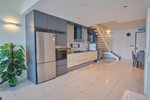 Standard Apartment 73 | Private kitchenette | Fridge, oven, stovetop, cookware/dishes/utensils