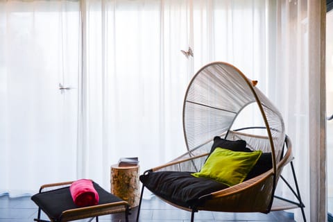 Couples treatment rooms, sauna, hot tub, steam room, body treatments