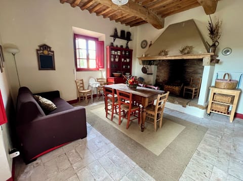 Ground Floor Apartment, 3 Bedrooms | Living area