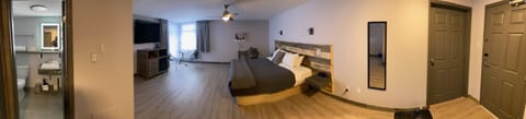 Double Room, 1 King Bed | Select Comfort beds, desk, laptop workspace, blackout drapes