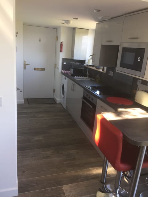 House | Private kitchen | Fridge, microwave, oven, stovetop