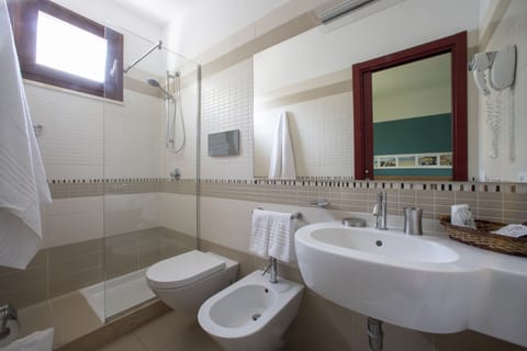 Double Room | Bathroom | Shower, hair dryer, bidet, soap