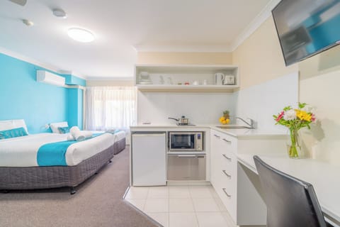 Standard | Iron/ironing board, cribs/infant beds, free WiFi, bed sheets