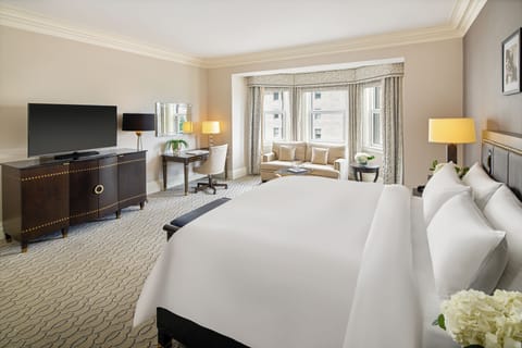 Room (Large Fairmont Gold) | Premium bedding, pillowtop beds, minibar, in-room safe