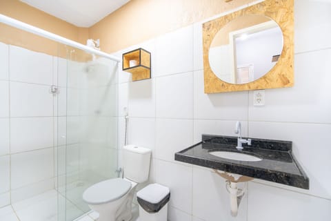 Family Room | Bathroom | Shower, free toiletries, towels, soap