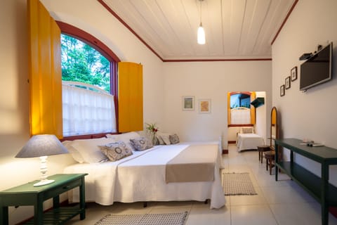 Minibar, iron/ironing board, free WiFi, bed sheets