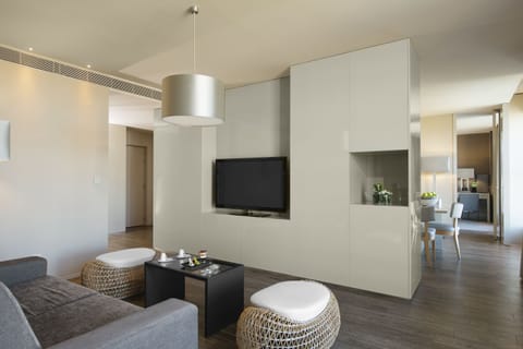 Presidential Suite | Minibar, in-room safe, desk, soundproofing