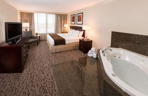 Suite, 1 King Bed (Whirlpool) | Bathroom | Combined shower/tub, designer toiletries, hair dryer, towels