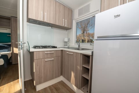 Camping Home Next  | Private kitchenette | Full-size fridge, microwave, stovetop, coffee/tea maker