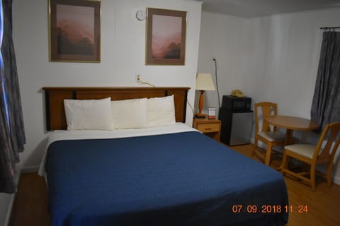 Economy Double Room, 1 King Bed | Free WiFi, bed sheets