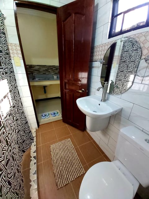 Premium Room, Garden View | Bathroom | Shower, rainfall showerhead, hair dryer, slippers