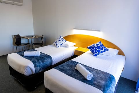 Economy Twin Room | Free WiFi, bed sheets