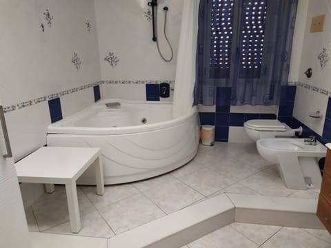 Deluxe Room, Jetted Tub | Jetted tub