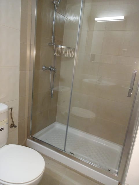 Quadruple Room | Bathroom | Deep soaking tub, towels