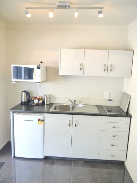 Standard Apartment, 1 Bedroom | Iron/ironing board, free WiFi, bed sheets