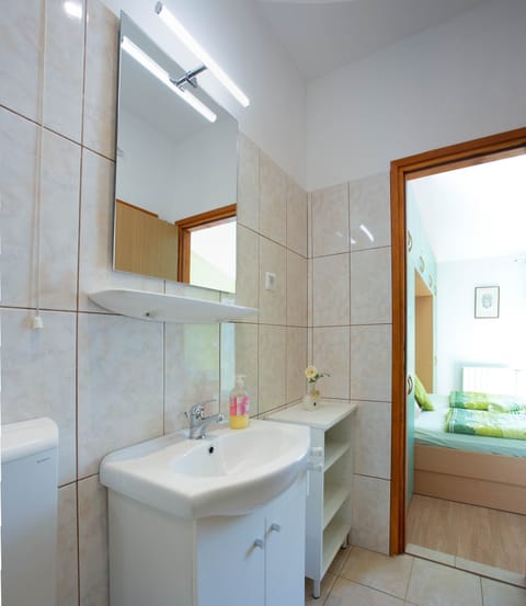 Superior Apartment | Bathroom | Hair dryer, towels