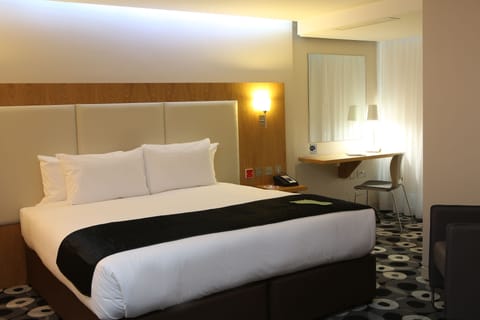 Premium Room, 1 Double Bed | In-room safe, individually decorated, individually furnished, desk