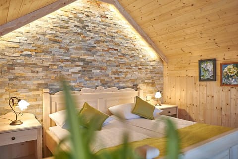 Suite | Minibar, in-room safe, desk, free cribs/infant beds