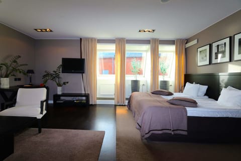 Junior Suite | In-room safe, desk, laptop workspace, soundproofing