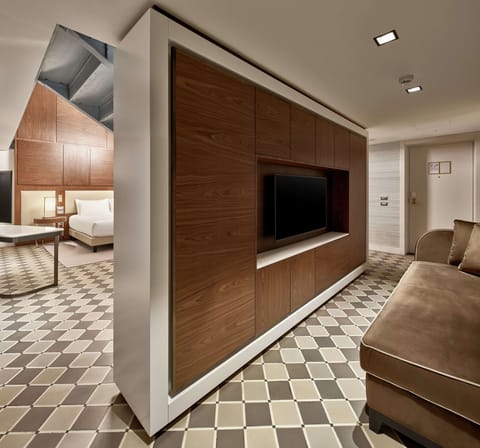 Junior Suite, 1 King Bed with Sofa bed (Historical Room) | Minibar, in-room safe, desk, soundproofing