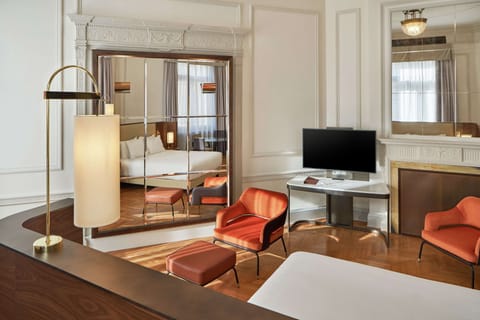 Presidential Suite | Minibar, in-room safe, desk, soundproofing