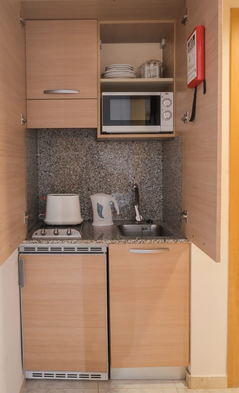 Apartment, 2 Bedrooms, Balcony | Private kitchen | Mini-fridge, microwave, stovetop, cookware/dishes/utensils