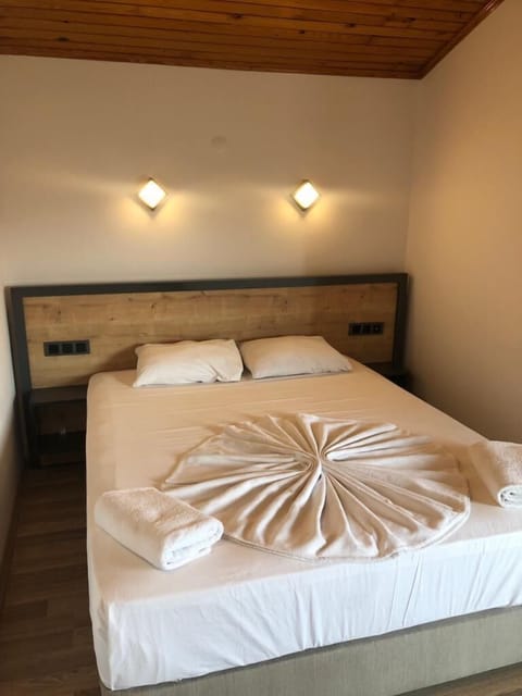 Deluxe Apartment, 1 Bedroom | Minibar, in-room safe, free WiFi, bed sheets