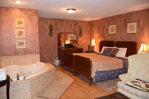 Honeymoon Suite, 1 King Bed | Egyptian cotton sheets, premium bedding, Select Comfort beds, minibar