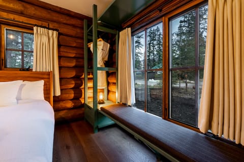 Chalet | Premium bedding, pillowtop beds, individually decorated