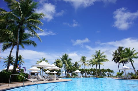 Outdoor pool, pool umbrellas, sun loungers