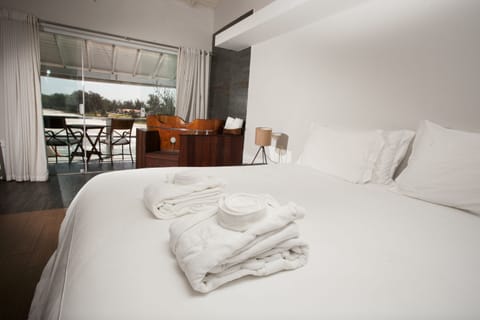 Suite 5 | Premium bedding, minibar, in-room safe, individually decorated