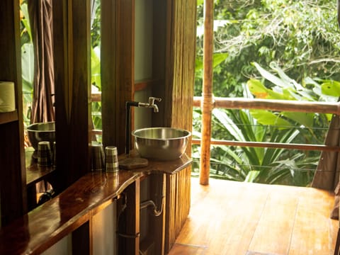 Family Treetop Bungalow | Bathroom | Shower, rainfall showerhead, towels, soap