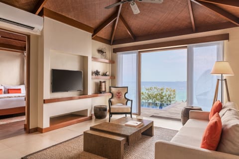 Oceanfront Private Pool Villa | Premium bedding, down comforters, pillowtop beds, in-room safe