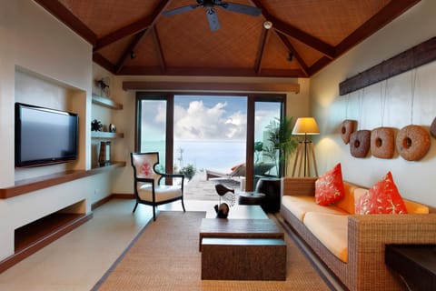 Oceanfront Private Pool Villa | Premium bedding, down comforters, pillowtop beds, in-room safe