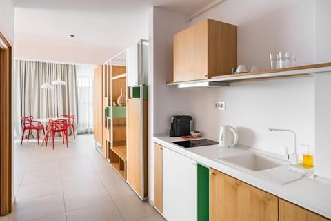 Deluxe Suite, Sea View | Private kitchen | Full-size fridge, stovetop, coffee/tea maker, electric kettle