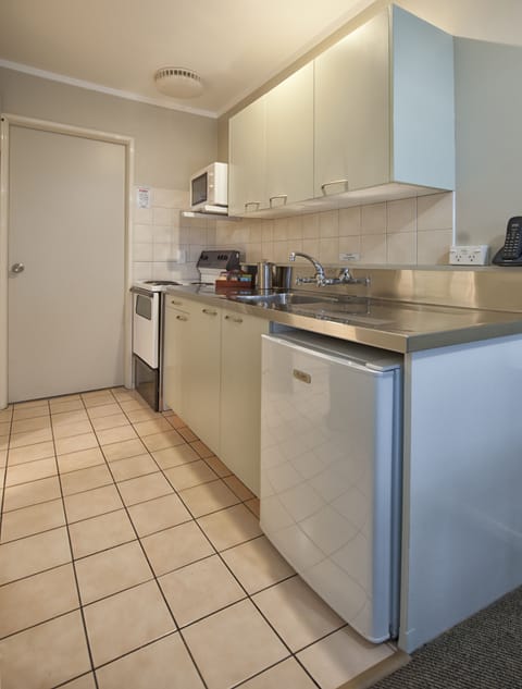 Standard Apartment, 1 Bedroom, Hot Tub | Private kitchen | Fridge, microwave, coffee/tea maker, electric kettle