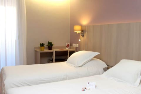 Superior Double Room | In-room safe, desk, iron/ironing board, free WiFi