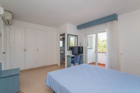 Superior Double Room, Balcony | 1 bedroom, pillowtop beds, in-room safe, individually furnished