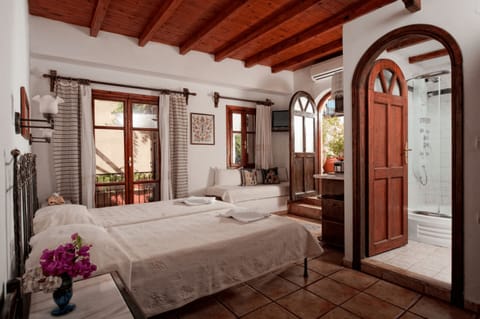 Standard Suite, 1 Double or 2 Twin Beds | Premium bedding, down comforters, Select Comfort beds, minibar