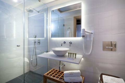 Deluxe Suite, 1 Bedroom | Premium bedding, down comforters, Select Comfort beds, minibar